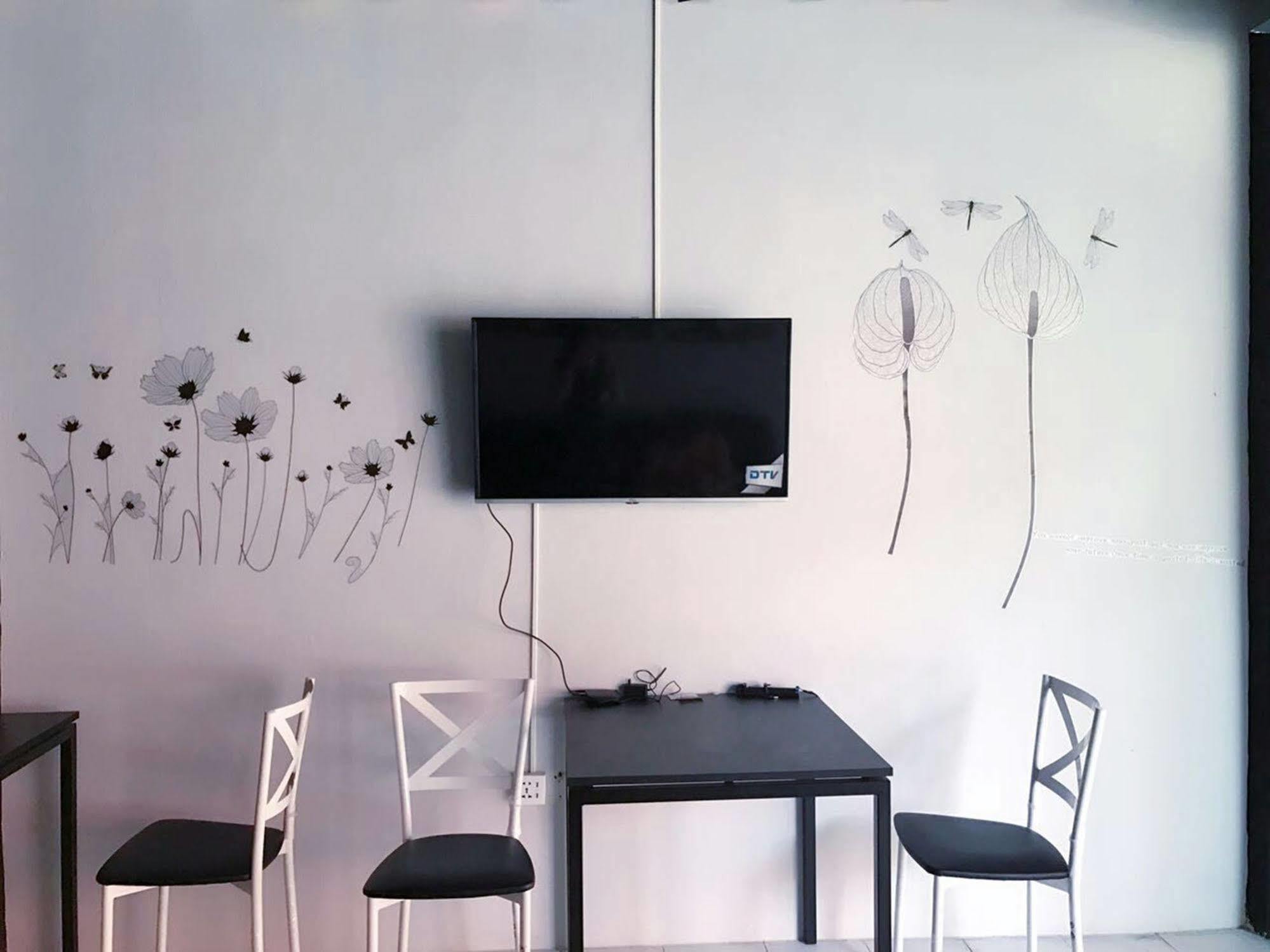 The Galiness International Backpacker Hostel Phuket Patong Exterior photo